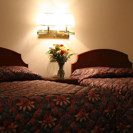 University Inn Cedar Falls Eksteriør billede