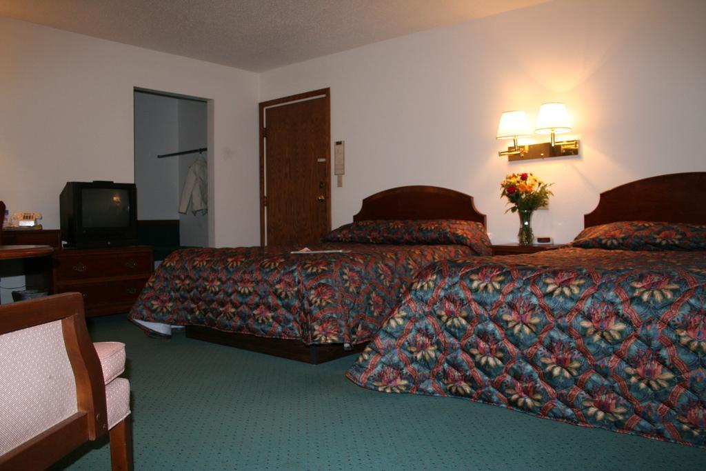 University Inn Cedar Falls Eksteriør billede