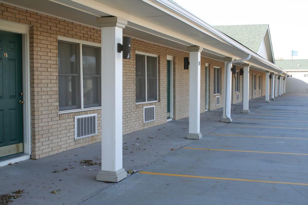 University Inn Cedar Falls Eksteriør billede